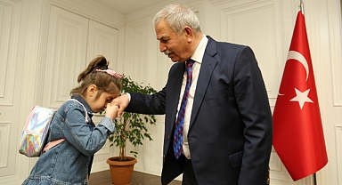 Bayramlaşmaya Gelen Minikler Bayram Harçlıgını Kaptı