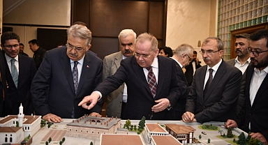 Hayati Yazıcı: Millet Görüyor Kim İş Yapar!