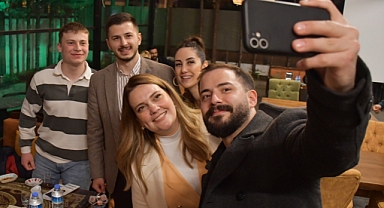 Atakum'da Kafeleri Ziyaret Etti, Gençlerle Selfie Çekti