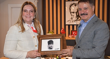 İYİ Parti'li Nilay Tüfekci: İktidar Bavulunu Toplamaya Başladı