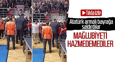 Semt 77 Yalovaspor Mağlubiyeti Hazmedemedi! Atatürk Armalı Bayrağa Saldırdılar