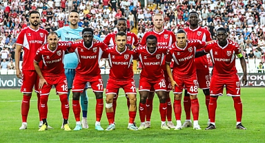 Samsunspor'un Yenilerinin 8’i Sahada!