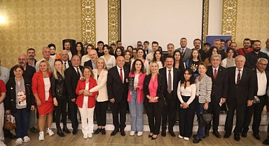 Atakum'da Cumhuriyet Konuşuldu: Gençlerin Sorumluluğu Büyük