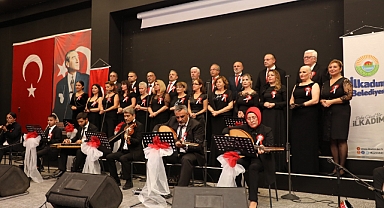 İlkadım TSM Korosu'nun Cumhuriyet Konseri Büyüledi