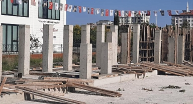 Atakum'da '100. Yıl Anıtı'na Beton Yapı Tepkisi