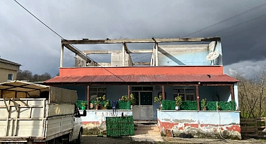Tekkeköy'de Evleri Küle Döndü Başkan Hasan Togar El Uzattı