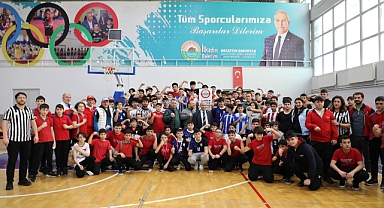 İlkadım'da Gençler Bilek Güreştirdi