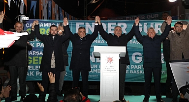Ender Gür'dem Miting Havasında Gövde Gösterisi