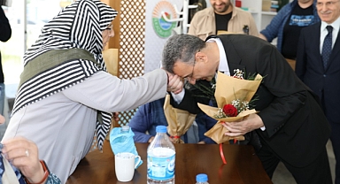 İlkadım Ata Ocağı'nda Yaşlılarla Sohbet Etti