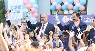 Canik'te 2 Bin Öğrenciye Çanta ve Kırtasiye Seti