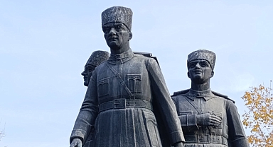 Atatürk'ün Kentinde Anıtları Çürüyor!