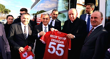 İlkadım Belediye Başkanı İhsan Kurnaz'dan Samsunspor Forması
