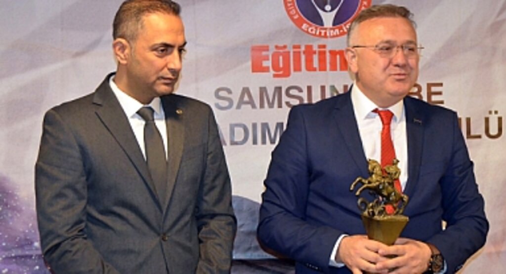 Eğitim-İş’ten Gazeteci Murat Ağırel’e İlkadım Onur Ödülü
