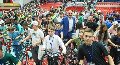 Canik'te 30 Gün Camiye Gelen Hediyeleri Kapacak