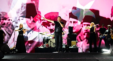 Haluk Levent ve Burak Kut Samsunluları Coşturdu