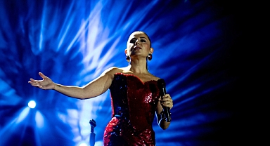 Kültür Yolu Festivali’nde Merve Özbey Hayranlarını Coşturdu