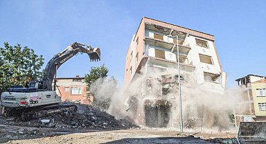 Canik'te Soğuksu Mahallesi'nde Riskli Binalar Yıkılıyor