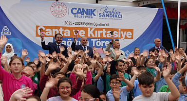 Canik'te 2 Bin 100 Öğrenciye Çanta ve Kırtasiye Seti