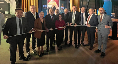 Eğitim-İş'in Hazırladığı Cumhuriyet Neferleri İzmir'de Sergilendi