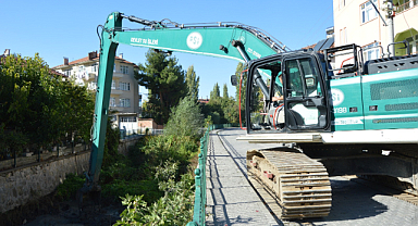 Hacıosman Deresi Temizleniyor
