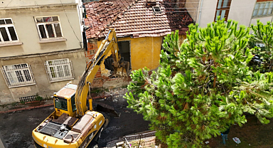 İlkadım'da Metruk Binalar Tek Tek Yıkılıyor
