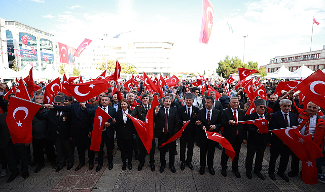 Samsun'da Cumhuriyet Coşkusu! 1919 Metre Uzunluğundaki Türk Bayrağı Açıldı