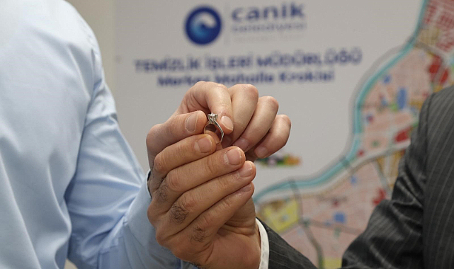 Canik'te Çöpteki Pırlanta Sahibine Ulaştı