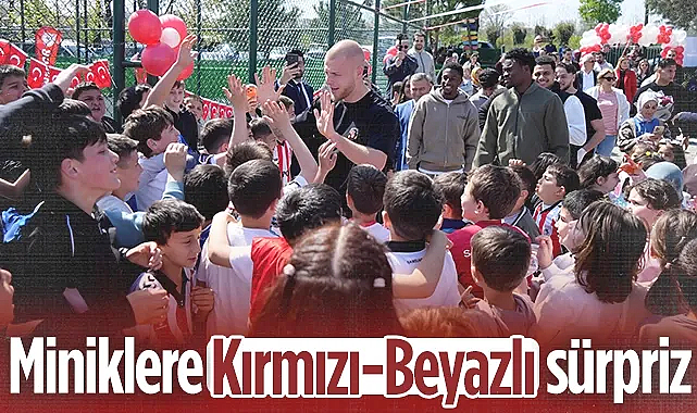 Samsunsporlu Futbolcular 23 Nisan'ı Öğrencilerle Kutladı