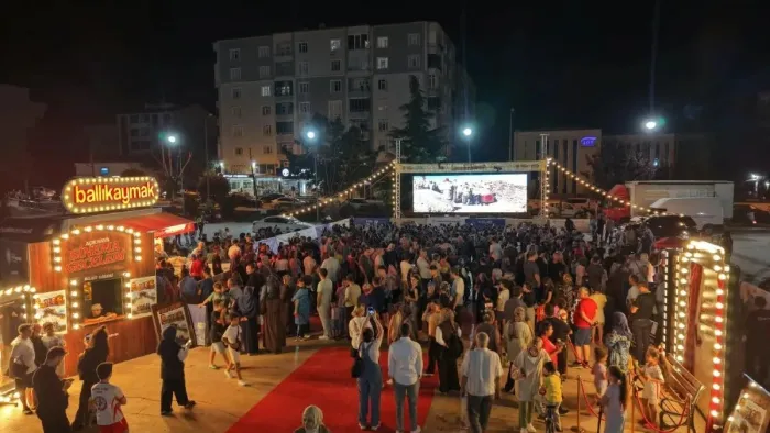 Samsun’da açık hava sinema geceleri 17 ilçede binlerce vatandaşı buluşturdu