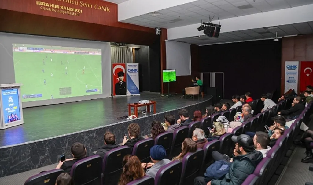 Canik?te Espor Turnuvası Nefesleri Kesti