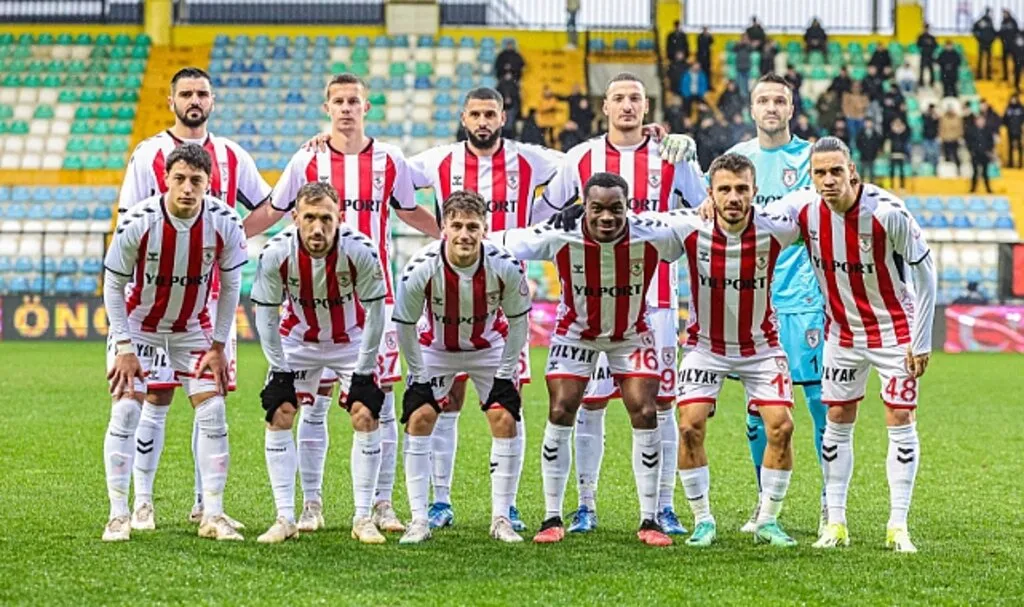 Çift Forvet Düğümü Çözdü!
