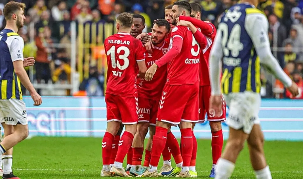 Son Dakika!...Fenerbahçe: 1 ? Samsunspor: 1 (Maç Sonucu)