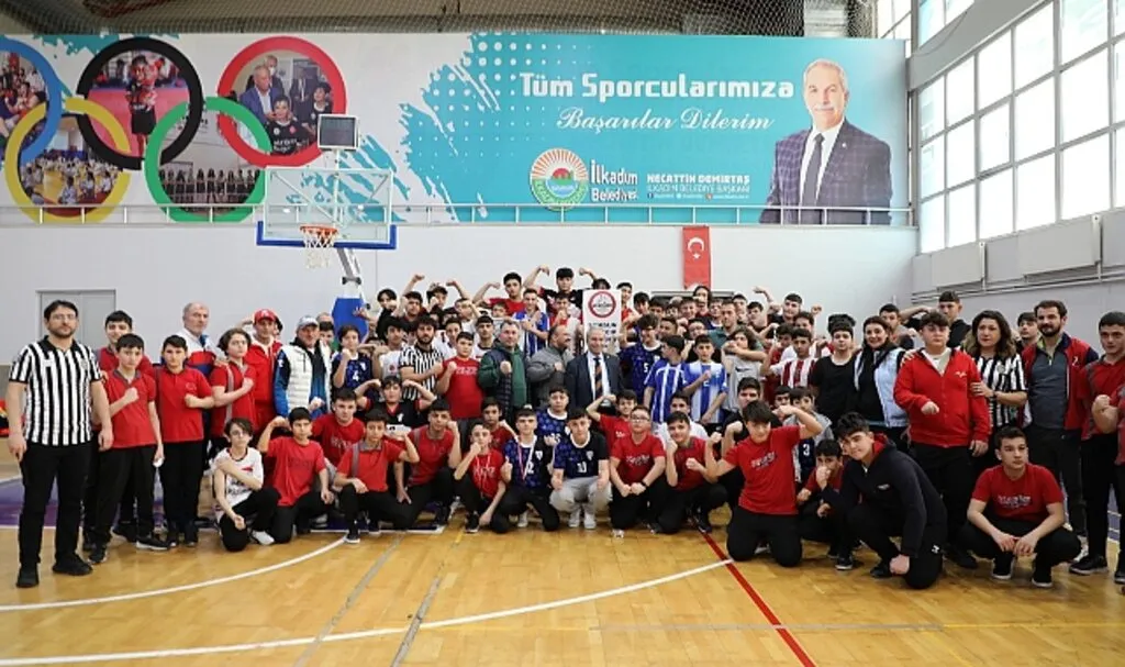 İlkadım'da Gençler Bilek Güreştirdi