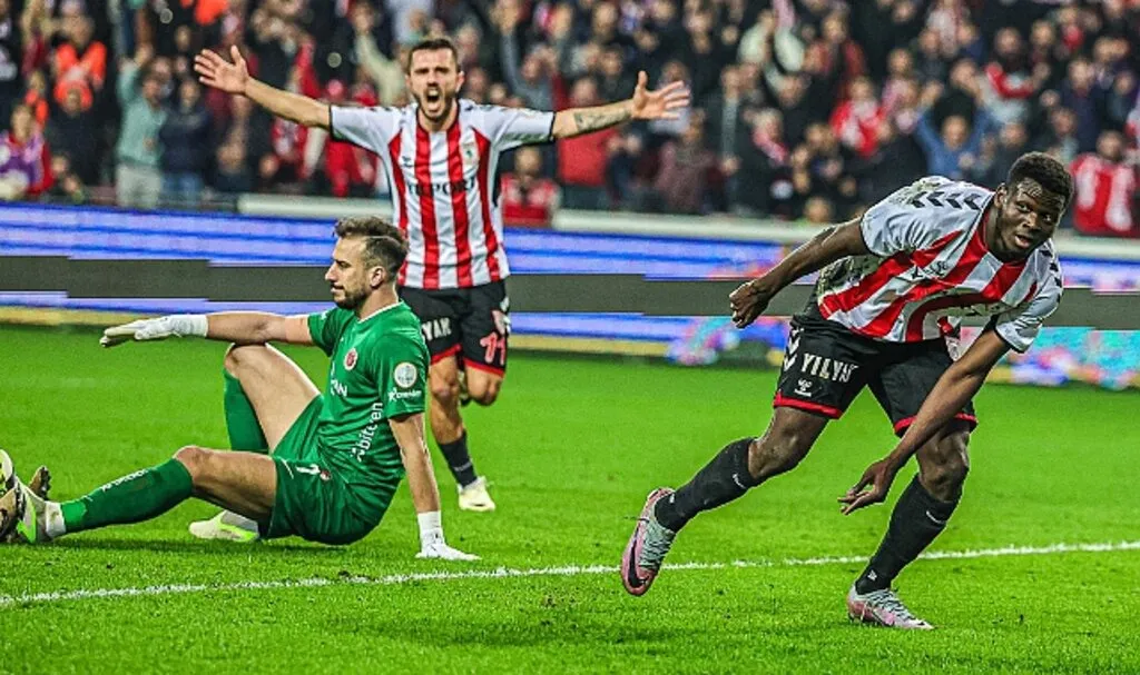 Son Dakika!...Samsunspor: 2 ? Antalyaspor: 0 (Maç Sonucu)