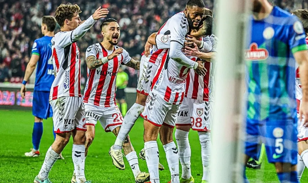 Son Dakika! Samsunspor: 3 - Çaykur Rizespor: 0 (Maç Sonucu)