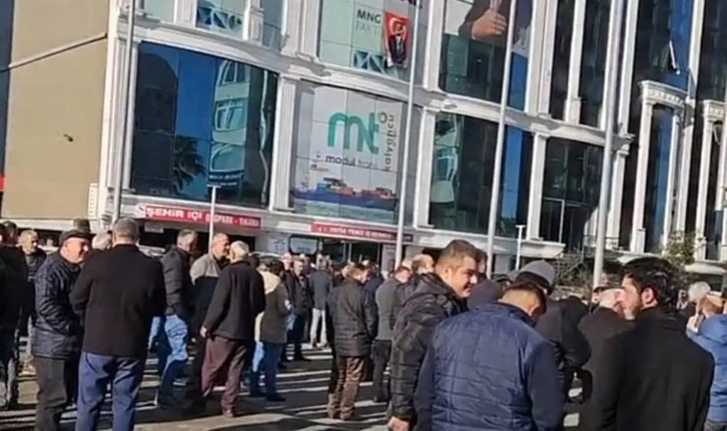 Tekkeköylü Muhtarlar AK Parti Binasında Toplandı!