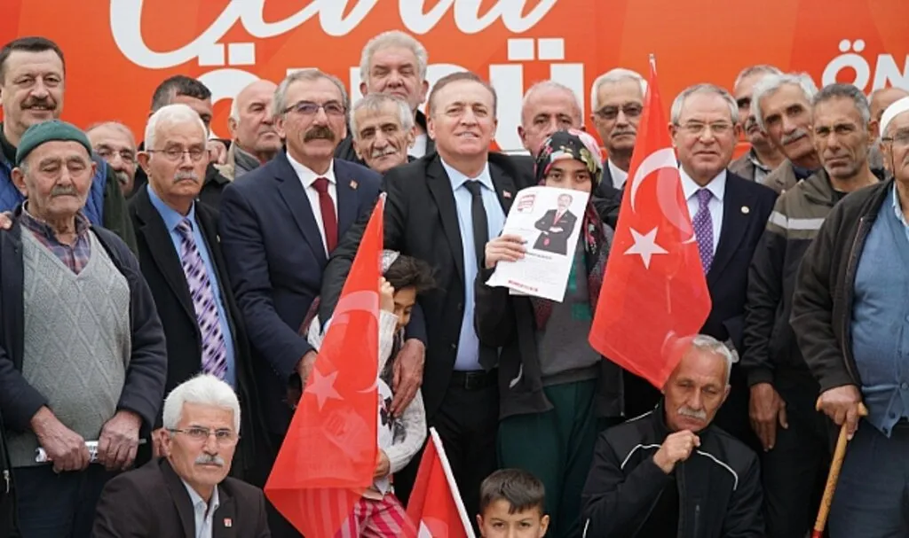 Cevat Öncü: Yarış CHP ve AK Parti Arasında Geçiyor!