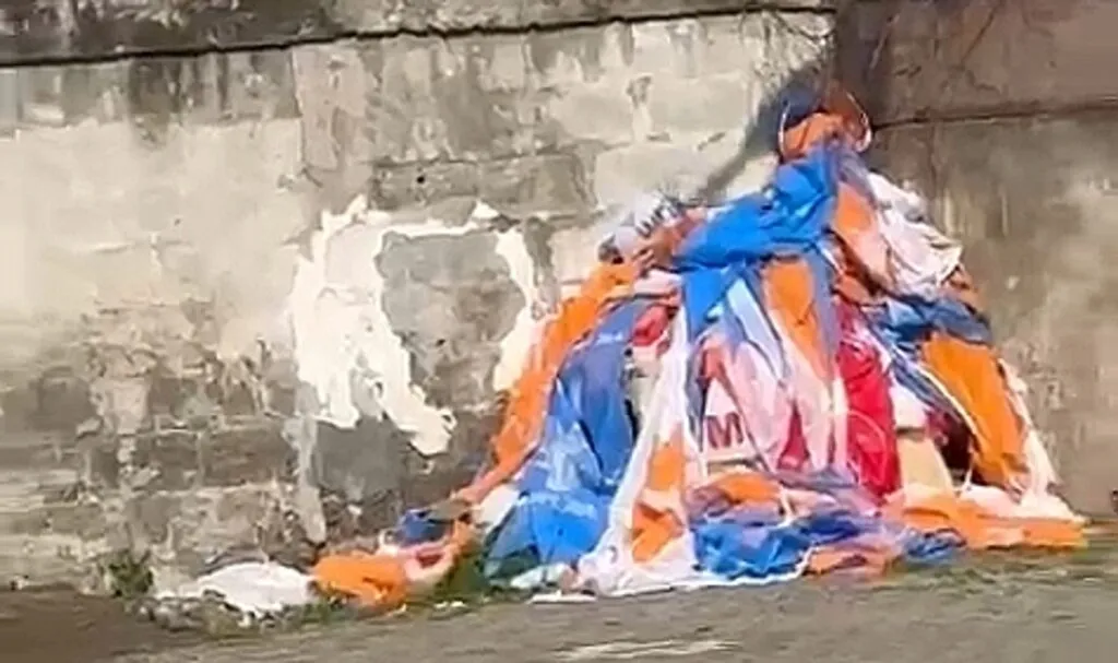 Çarşamba'da AK Parti'nin Afiş ve Pankartlarına Saldırı