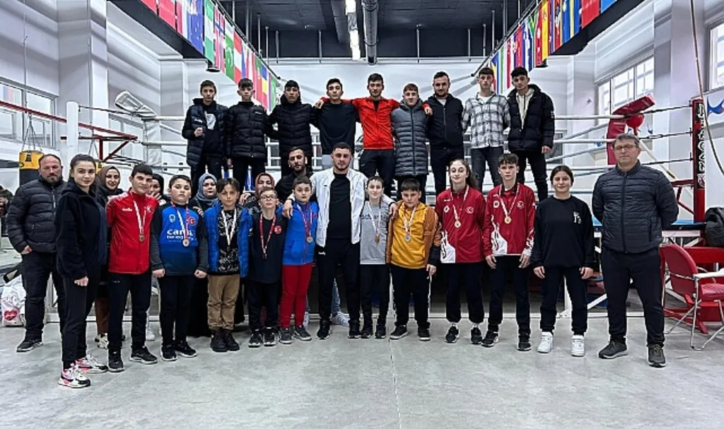 Madalya Avcısı Canikli Sporcular Gövde Gösterisi Yaptı