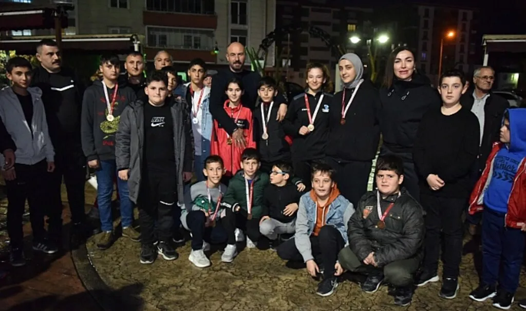 Tekkeköy?e Güreş Tesisi Sözü Verdi