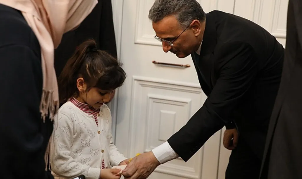 İlkadımlılar Bayramlaştı, Başkan Kurnaz Çocuklara Harçlık Dağıttı