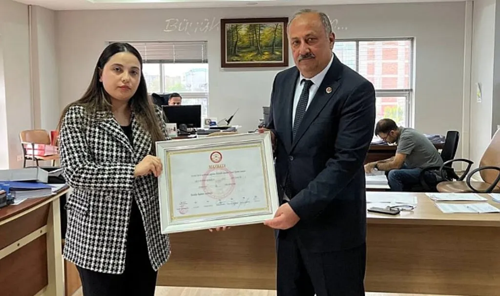 Salıpazarı'nda Refaettin Karaca Mazbatasını Aldı