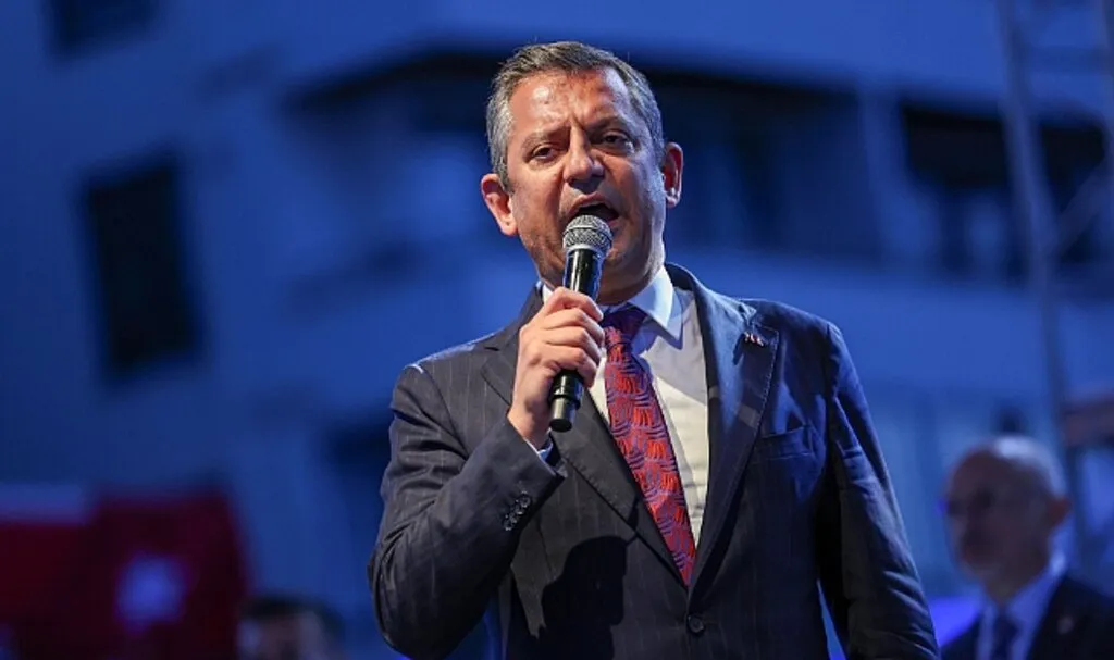 CHP Lideri Özgür Özel'den Çarpıcı Mesajlar
