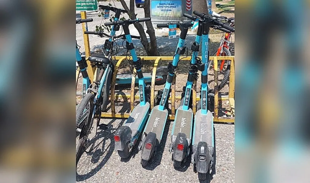 Atakum Sahili Scooter Çöplüğüne Döndü!