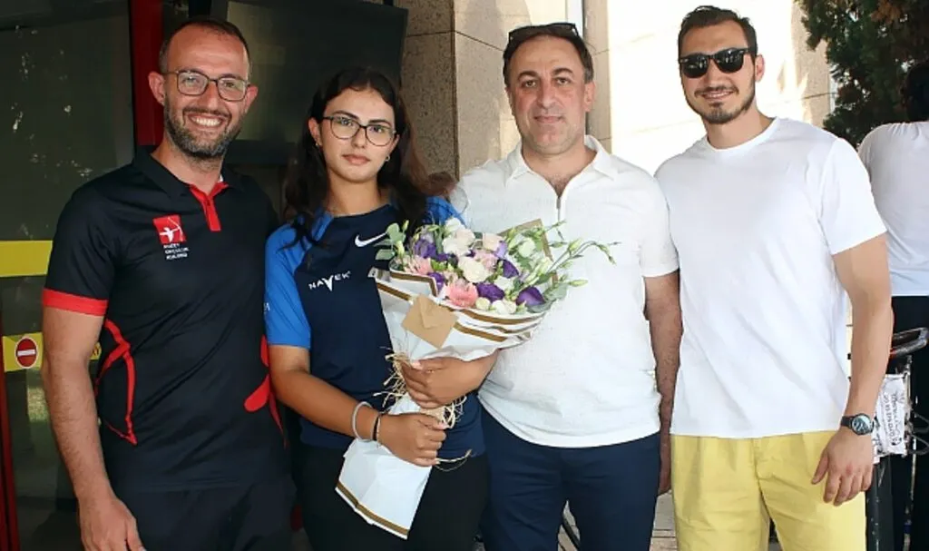 Samsun Uğur Okulları Öğrencisi Canse Duru Tarakçı, Gümüş Madalya Aldı
