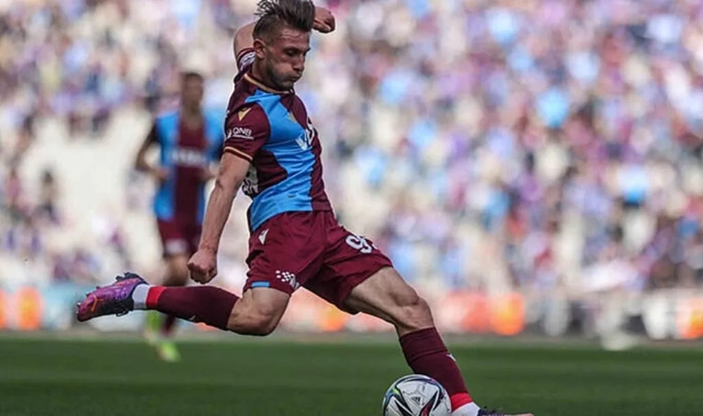 Trabzonspor'da Abdullah Avcı 2 ismin biletini kesti