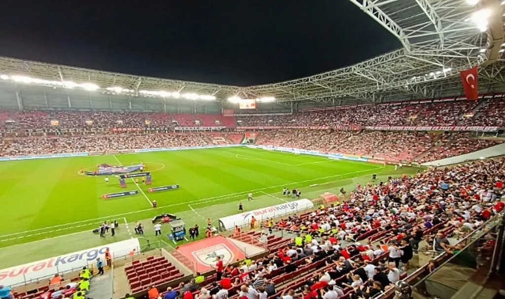 Kombine Tepkisi Tribüne Yansıdı!