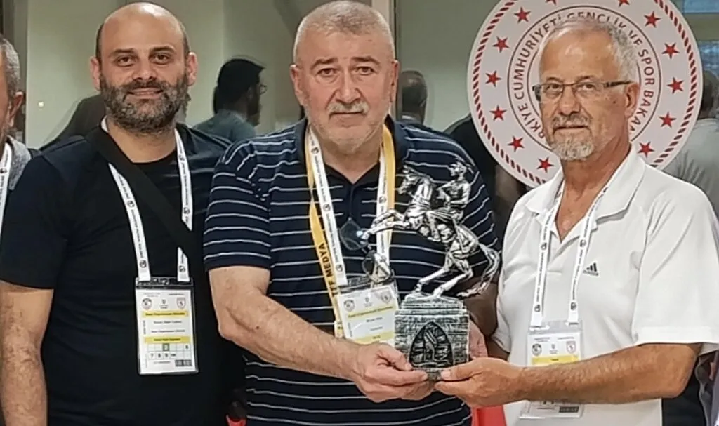 Samsunlu Gazetecilerden TSYD Gaziantep'e Atatürk Heykeli