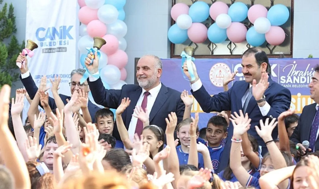Canik'te 2 Bin Öğrenciye Çanta ve Kırtasiye Seti