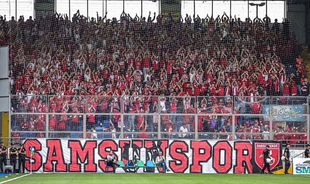 Samsunspor Taraftarı Kırmızı Duvar